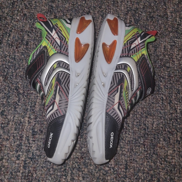 Geox boys sz 5 light up sneakers - Picture 6 of 15